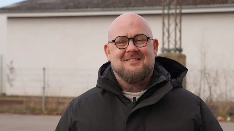 En psykolog til en vraget politiker – men hvem redder socialpædagogen på bunden af systemet?