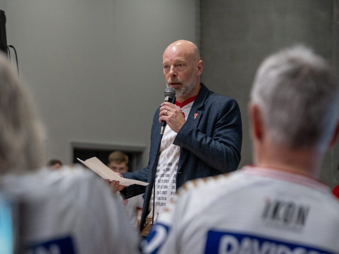 Ligaklub fyrer direktør