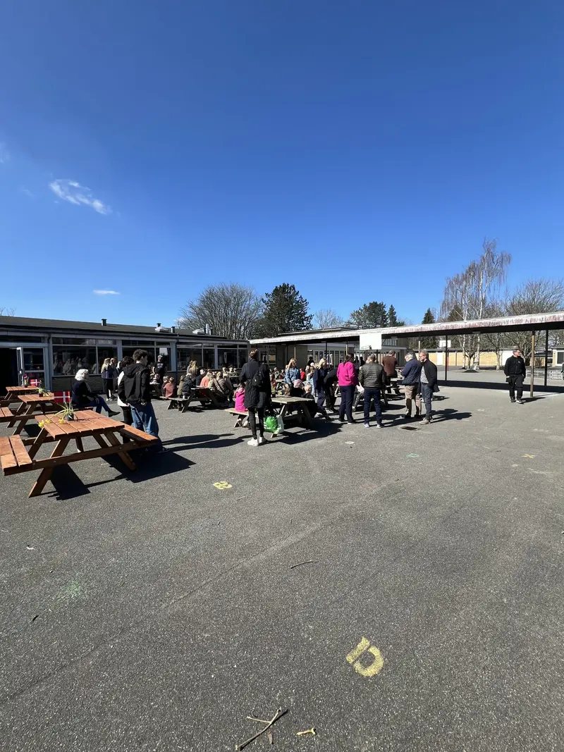 Første spadestik taget til stor renovering af Fjelsted-Harndrup Skole