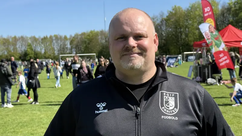 15 år med bold, børn og bestyrelsesarbejde – Mads får DBU’s hæder