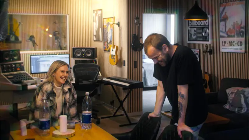 Chief 1 går sammen med Dr. Alban og Mary Jean Moore om nyt hit til Fredericia-musical
