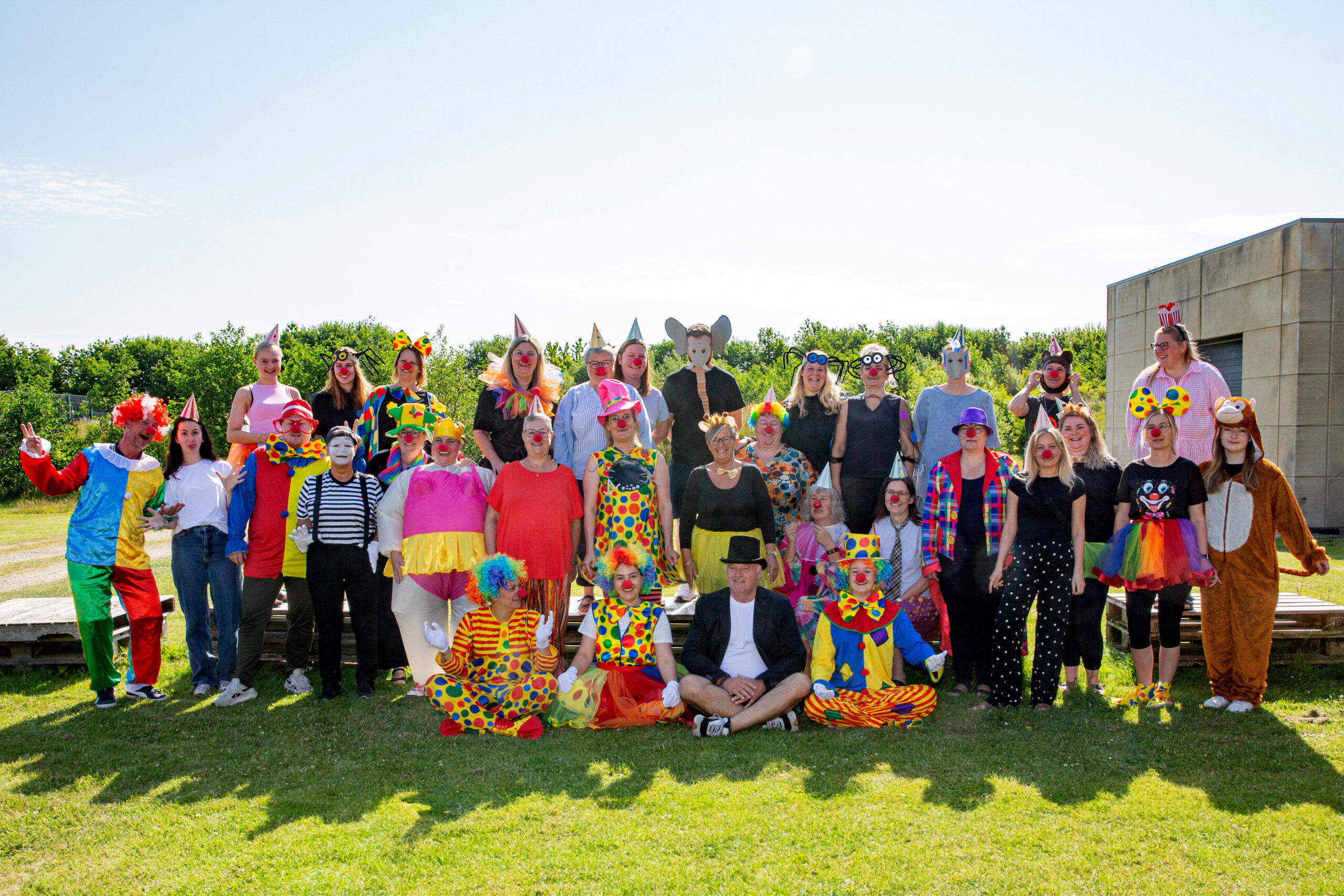 Farverig fusionsfest i Christiansfeld: Troldblomst og Regnbuen bliver til Børnehusene i Christiansfeld