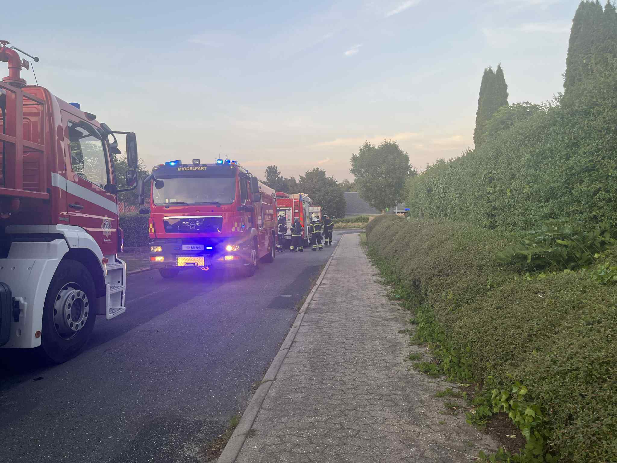 Skurbrand sendte sort røg ud over Lillebælt – sirener lød under Rock Under Broen
