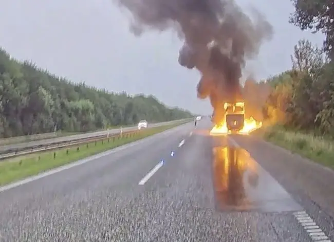 Bilbrand spærrer E20-motorvejen mellem Kolding og Taulov