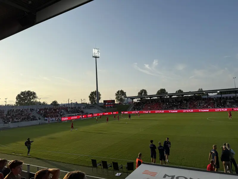 Besparelser for 210 millioner rammer skoler og ældre – imens ligger 50 millioner til et stadion på politikernes bord