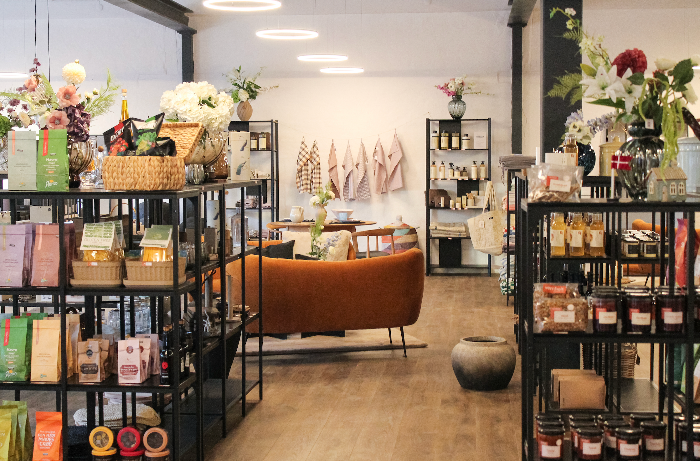Vernholt Gårdbutik er klar til at åbne igen og familien glæder sig
