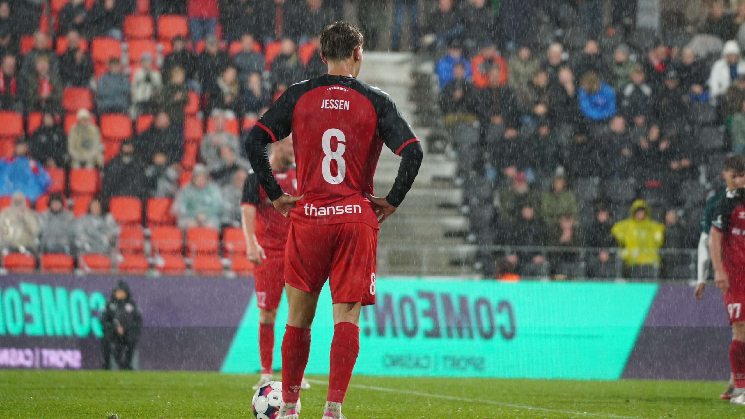 Sønderjyske slog til i regnen – Fredericia forsvandt i mørket
