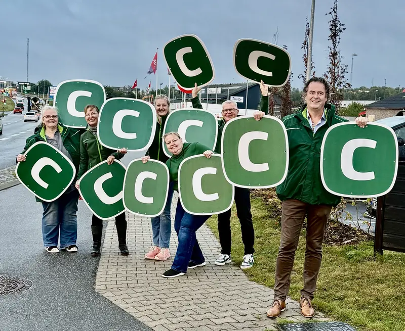 »To måneder til valg: Konservative i Fredericia markerede dagen med skilte og smil«