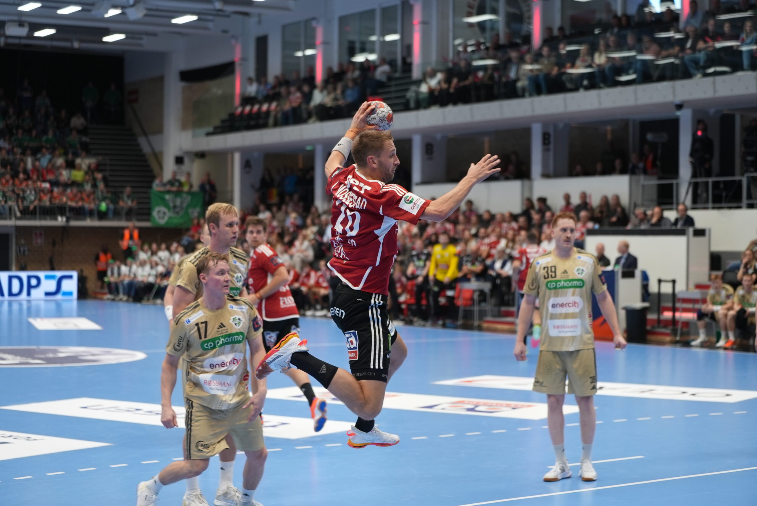 LIVE fra Aalborg FHK jagter overraskelsen mod stjernespækkede Aalborg Håndbold