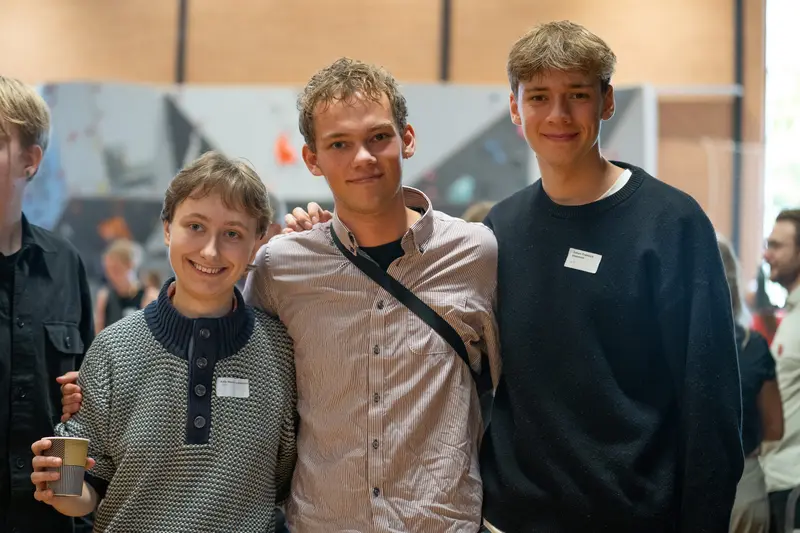 Gensynsglæde og gamle minder på Skanderup Efterskole – »Det startede alt sammen her«
