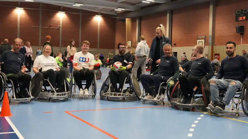 Politikerne fik kamp til stregen i kørestolsrugby