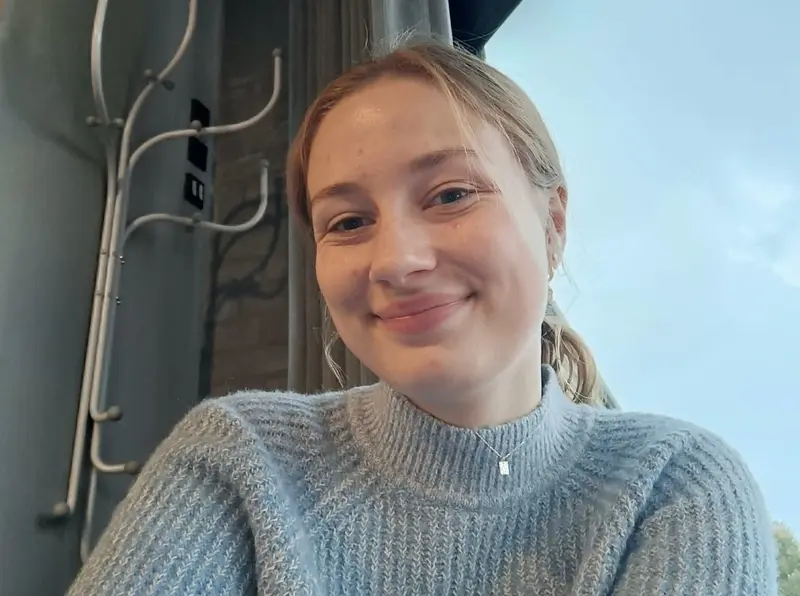 Låge 7 i SOSU-skolens julekalender: Lilly vågner glad fordi hun kan gøre en forskel