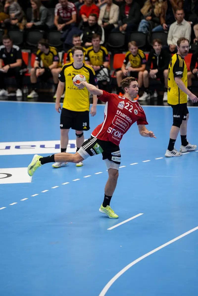 LIVE: FHK kan spille sig i Play-offs i aften