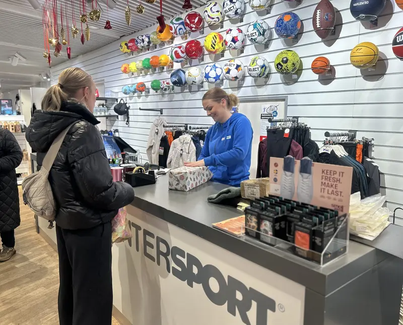 Låge 7: Intersport: En travl julemåned og et ikonisk 90’er-hit