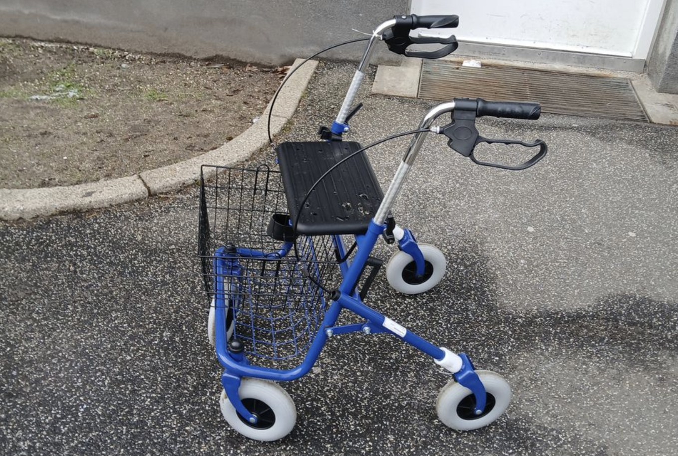 Politiet finder efterladt rollator ved havnebassin