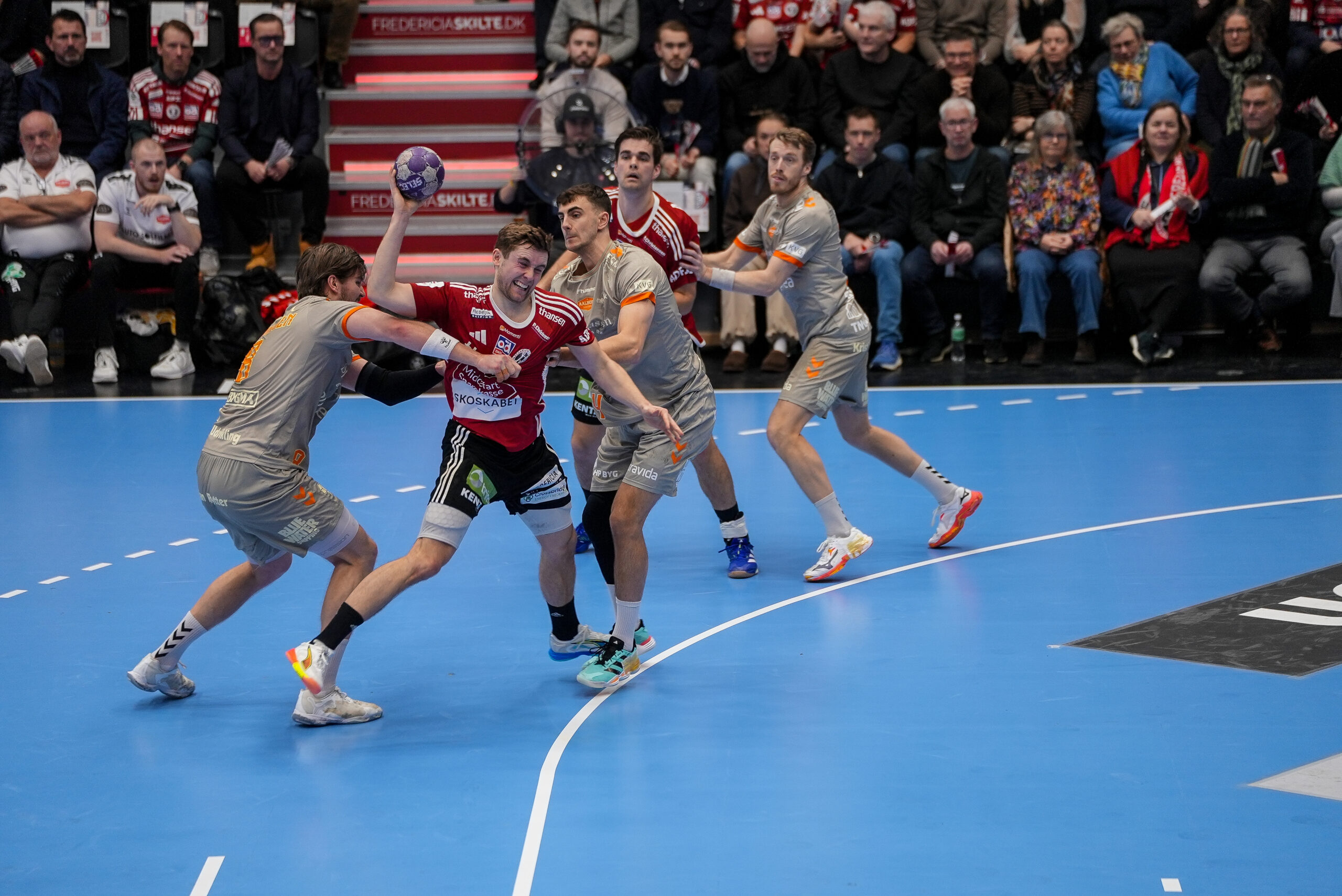 FHK førte mod mestrene – Aalborg slog tilbage og vandt