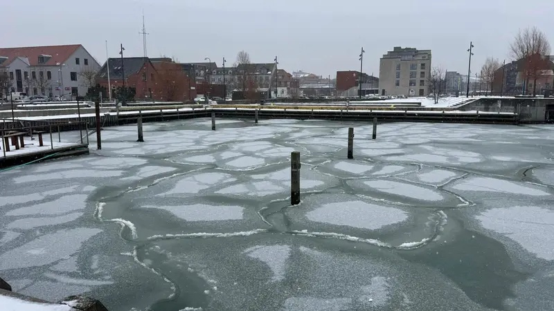Frosten bider sig fast: Gammel Havn er lagt i is – men Lillebælt kæmper imod