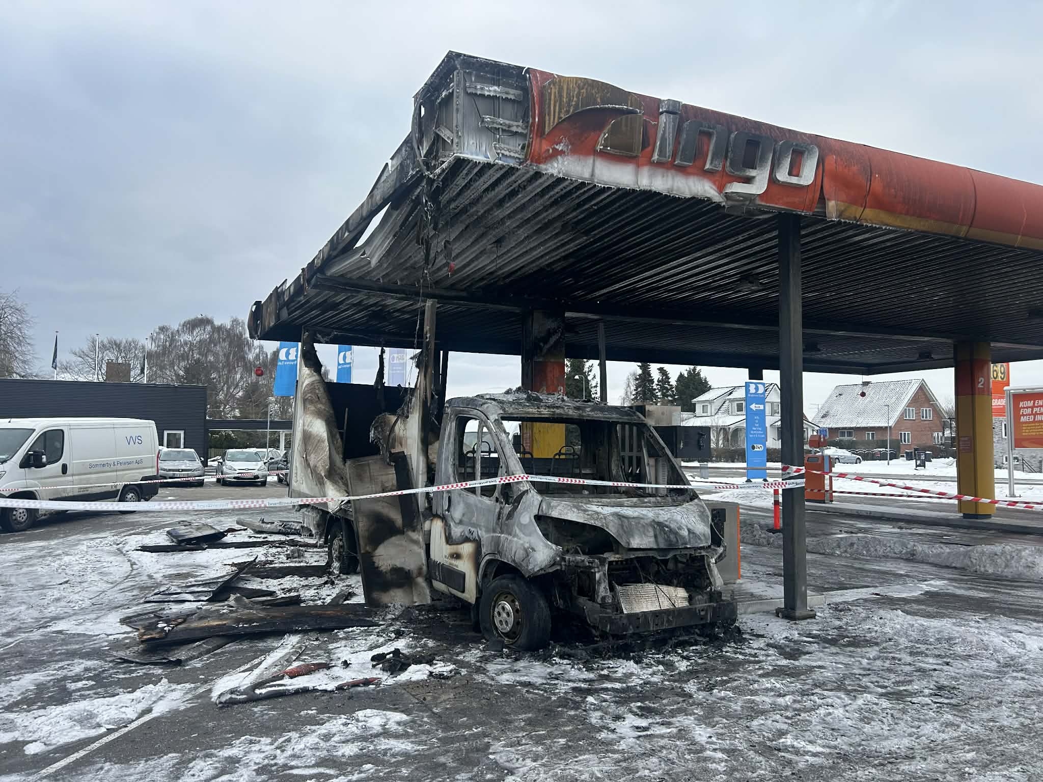 Varevogn brød i brand ved tankanlæg i Fredericia