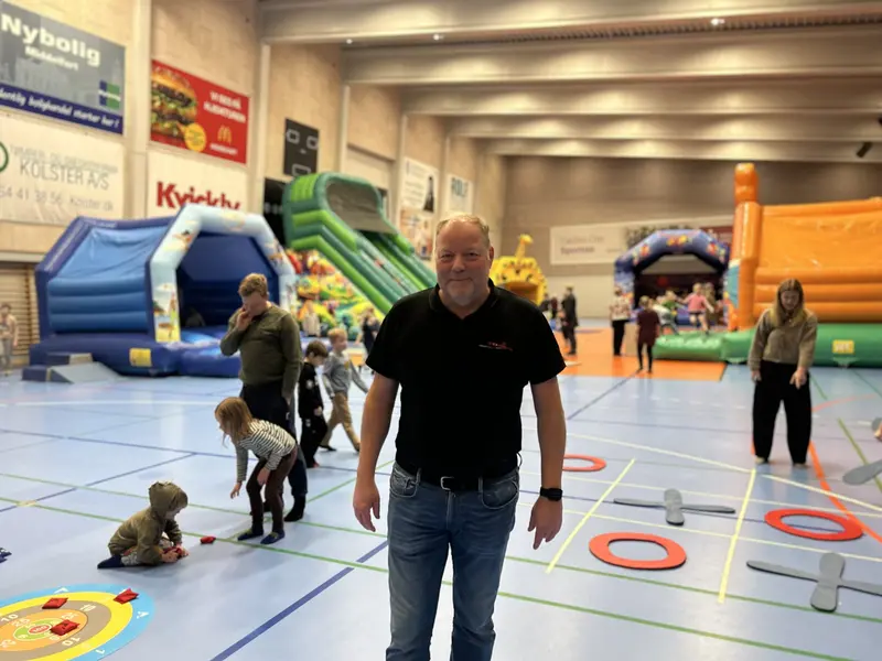 Familier strømmede til vinterleg i hallerne: »Det er dejligt, når vi laver noget, og det virker«