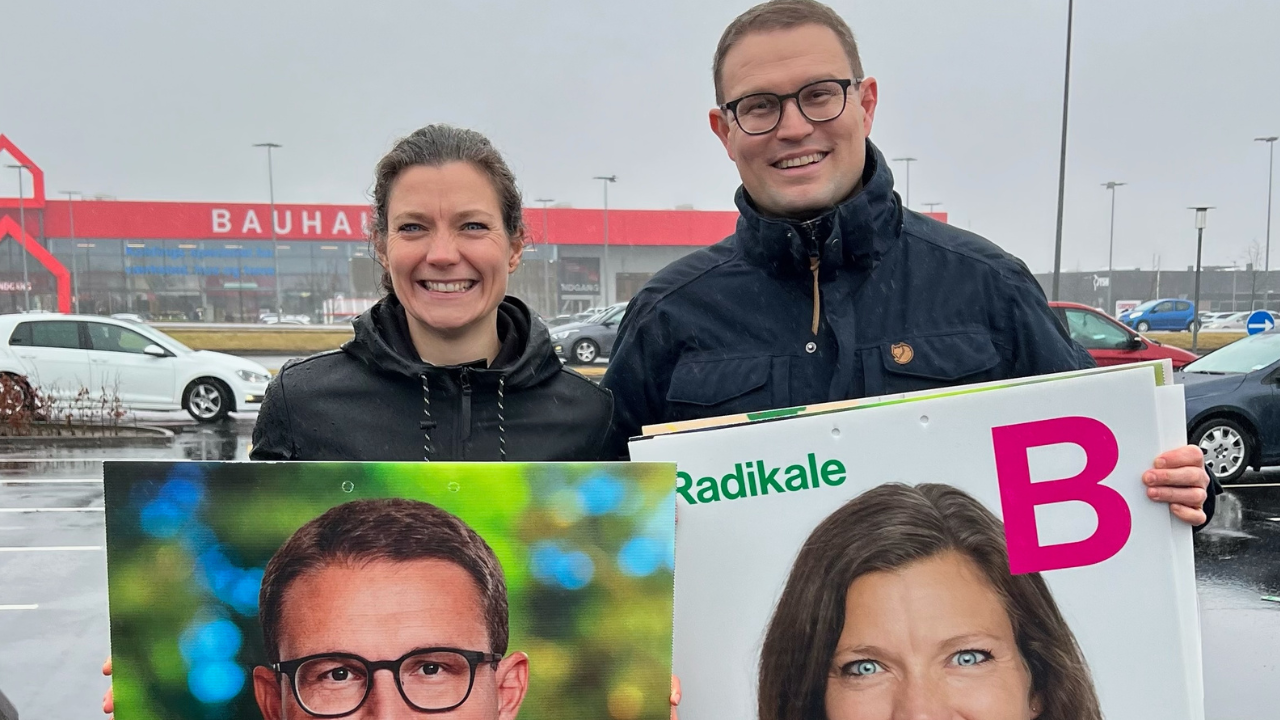Christian Rabjerg Madsen og Lotte Rod satte de første valgplakater op sammen i Kolding