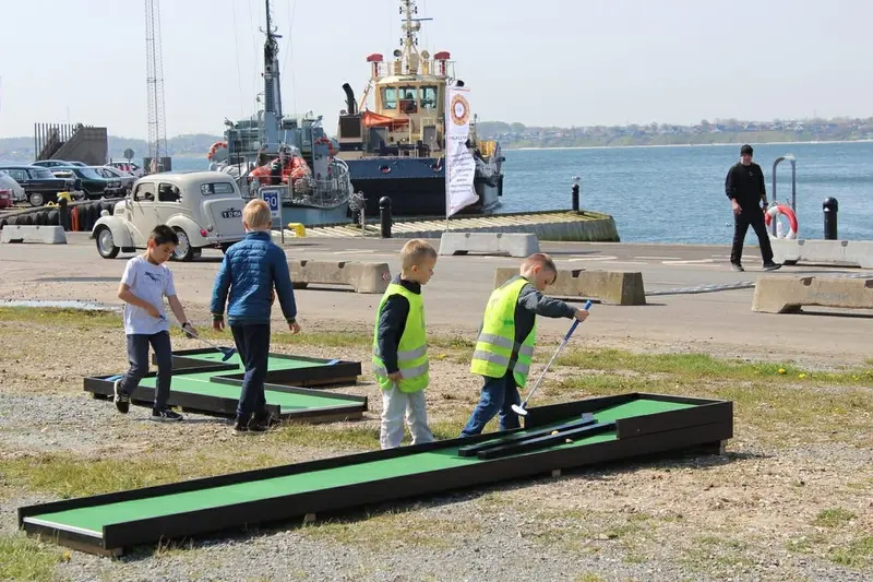 Havnens Oase åbner igen: Gratis minigolf og mooncars ved Lillebælt