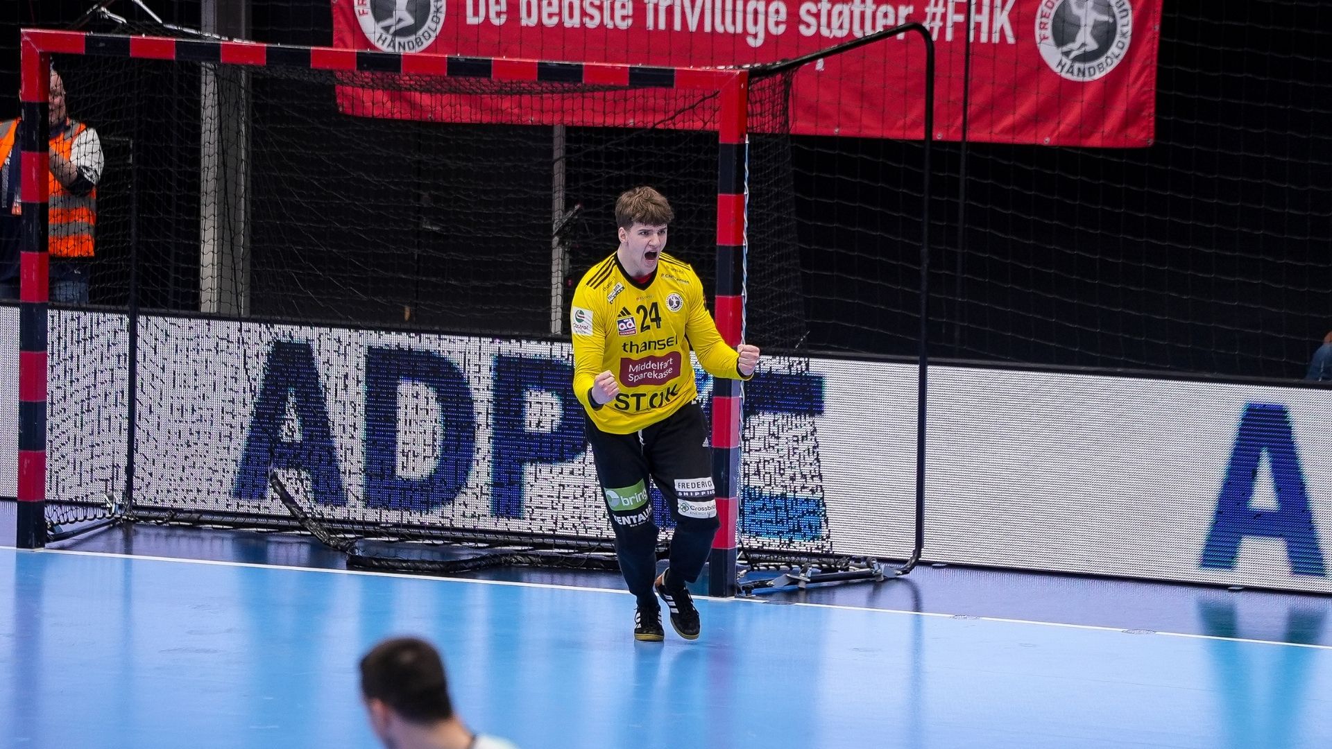 Kalle Nissen Møller forlænger med FHK frem til 2030