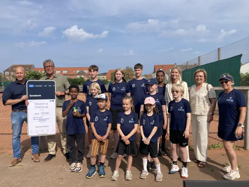 Danske Bank donerer 130.000 kroner til Fredericia Tennisklub