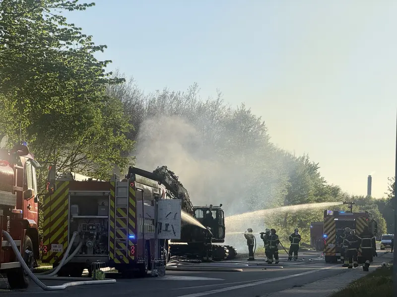 Brand i lastbil i Dronningens Kvarter i Fredericia: Tyk sort røg ses over området