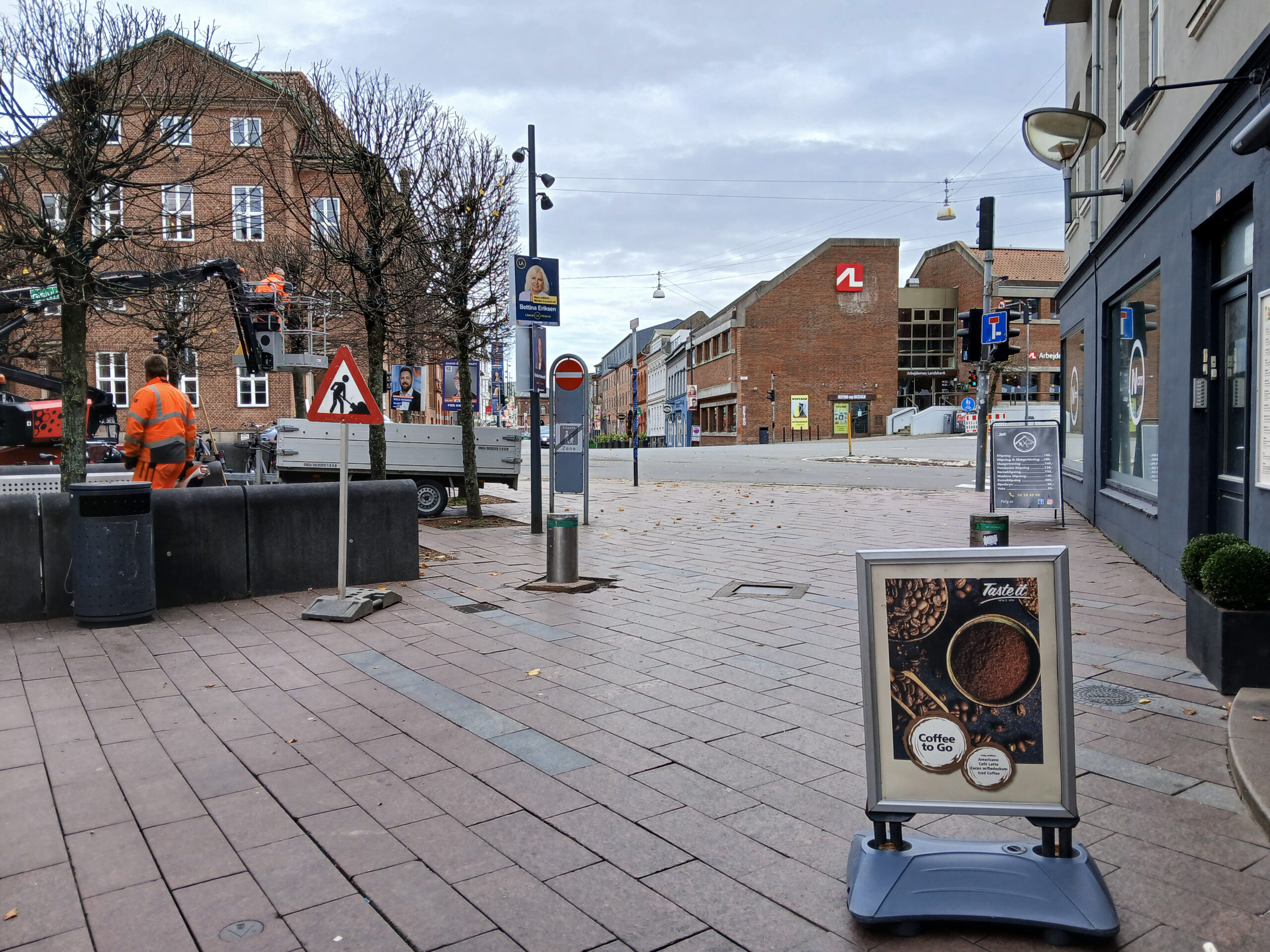 Kryds ved gågaden i Kolding bygges om – nye signalmaster og ændret trafik de næste uger