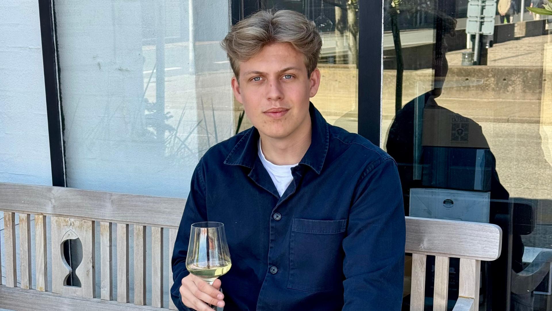 18-årige Oliver vil samle unge om en flaske vin