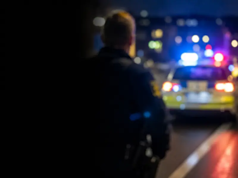 To bilister standset uden kørekort