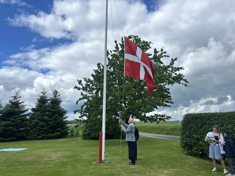 Sol, sang og taler da Anni Matthiesen gæstede Venstres grundlovsmøde