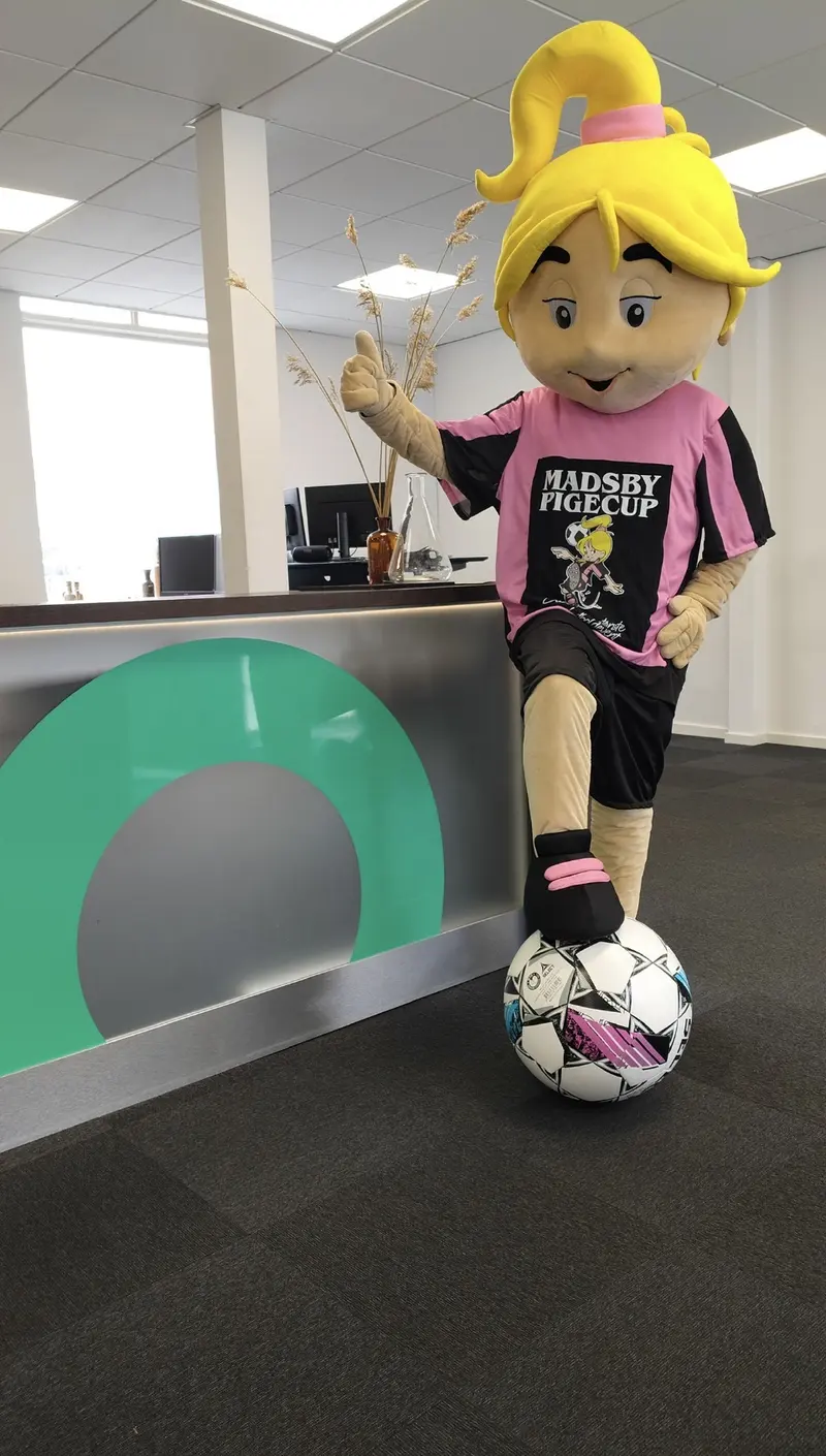 Sparekassen Danmark Fonden bakker op om pigefodbold i Fredericia