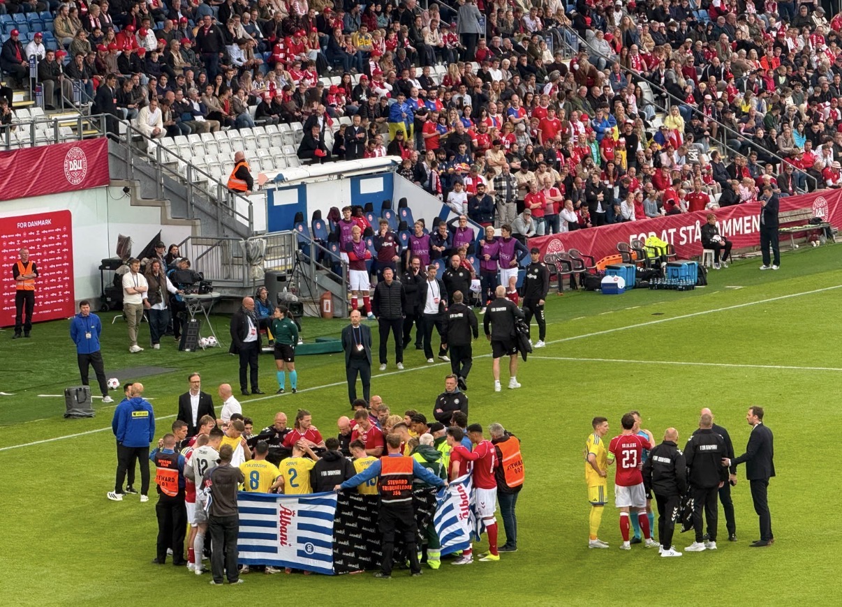 Eriksen er hjemme hos familien og har det godt