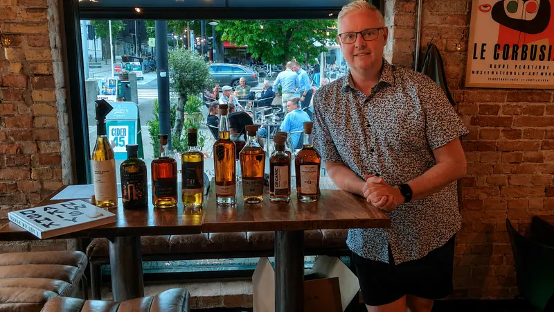 Whisky, venskab og videnskab på Jay's