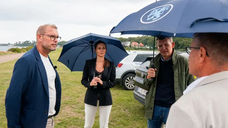 Troels Lund Poulsen åbner for en tunnel under Lillebælt