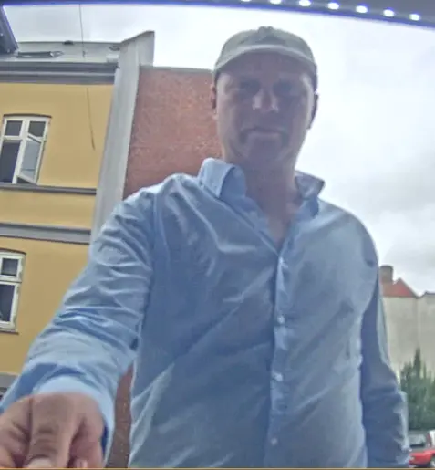 Politiet efterlyser lommetyv efter tyveri i Vejle