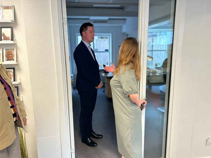 »Det var rørende« – ministeren mødte hverdagen bag demensplanen i Fredericia