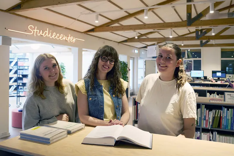 Karoline og Mathilde får unge til at sige »nu ved jeg, hvad jeg skal« – og hver gang bliver Vivi stolt af sit korps