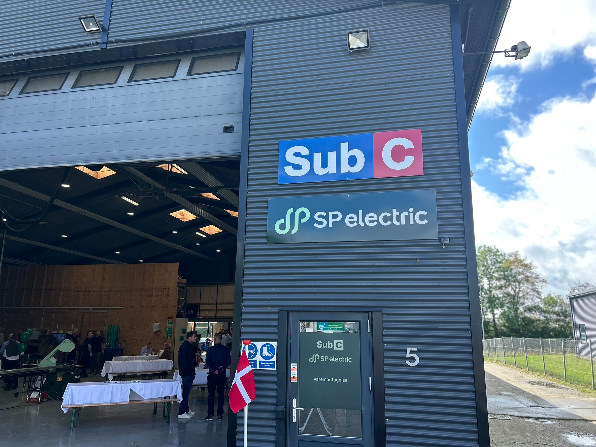SubC Partner og SP Electric skilt.jpeg