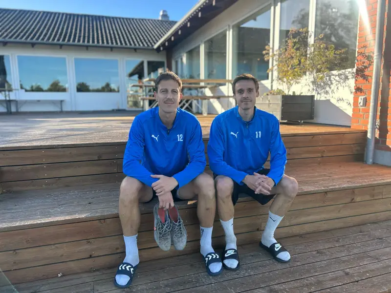 Da Lasse Thomsen kom til Middelfart Boldklub, blev græsset klippet af mennesker: Otte år og fire divisionsskift senere står han og Jonas Villemoes stadig i den blå trøje