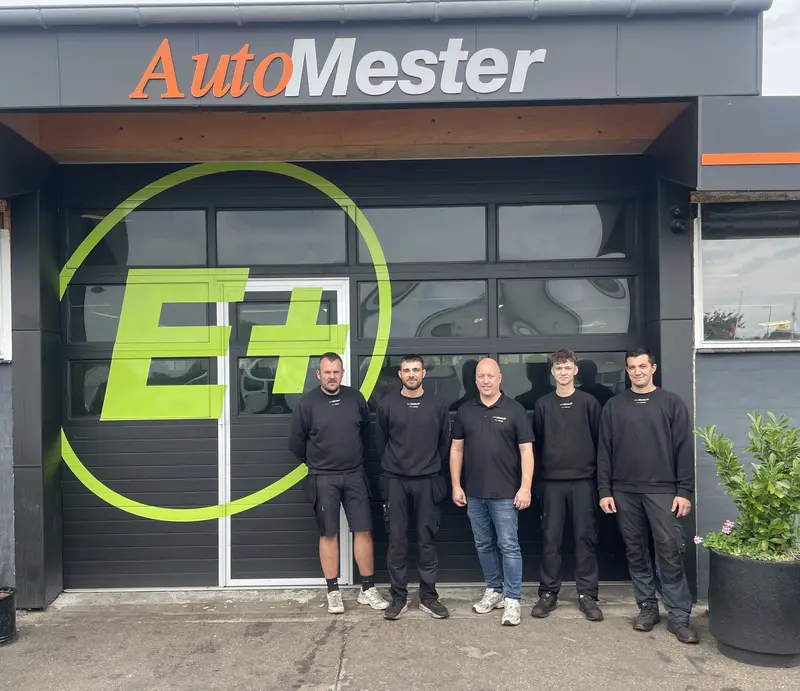 AllCar rykker til Fuglsang Allé med to nye lærlinge og plads til elbiler og kassebiler