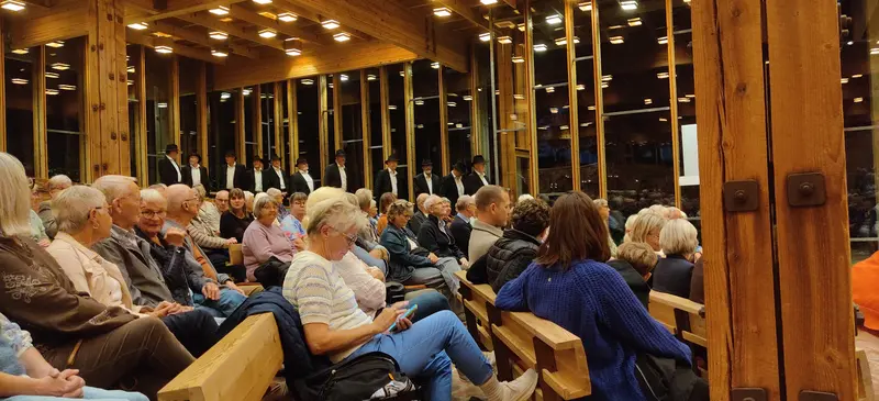 Entre fra sidefløjen.jpg
