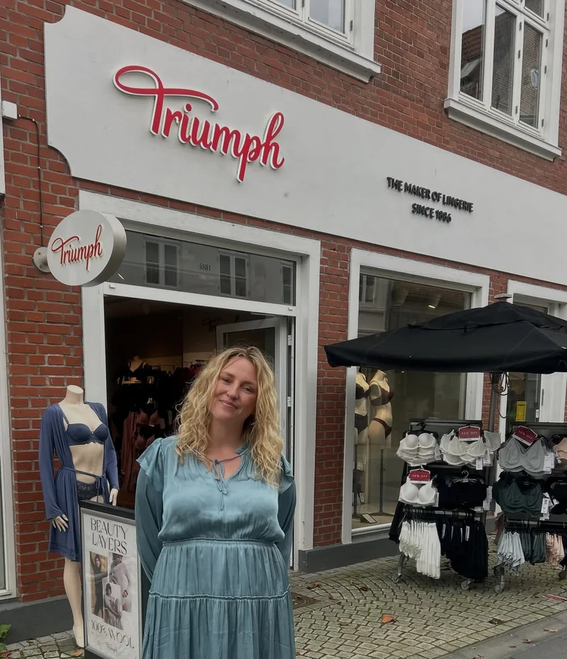 Hun gik fra Skattestyrelsen til lingeri: Nu overtager Shirley Triumph i Middelfart efter 20 år med Gitte
