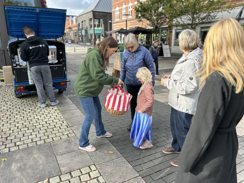 Kaffe og et ja på Rådhuspladsen