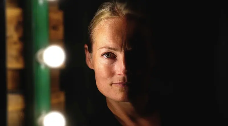 Mette Rønne spiller alle roller i De uskrevne på Kulturøen