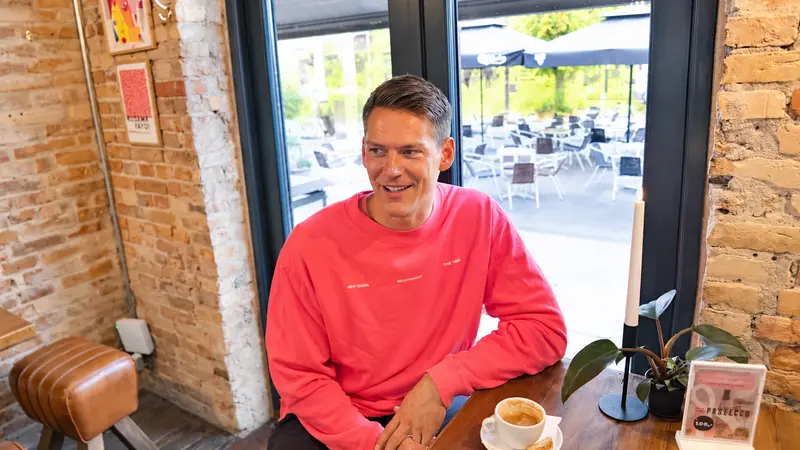 Torbjørn Bergerud har boet i seks byer i fire lande: I Fredericia henter han for første gang sin søn i børnehaven