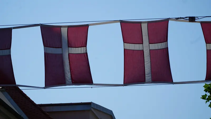 Flagning den 15. – 17. juni 2023 i anledning af Deres Majestæter Kong Harald og Dronning Sonja af Norges officielle besøg i Danmark