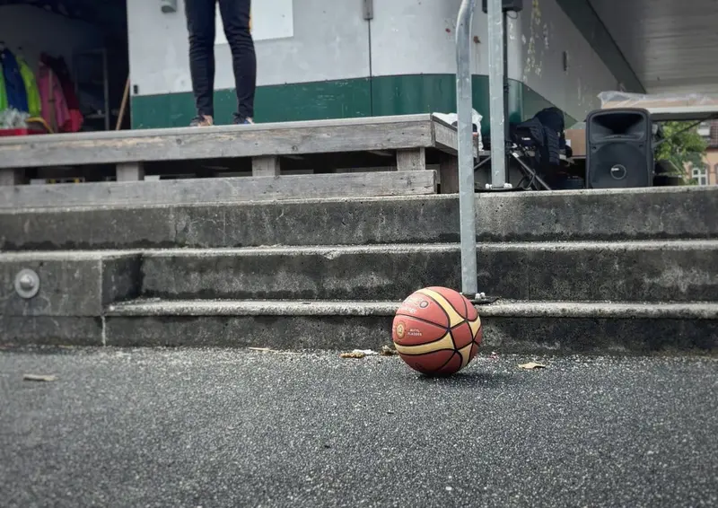 Ny streetbasketbane indviet på Gasværksgrunden: »Det er virkelig blevet godt«