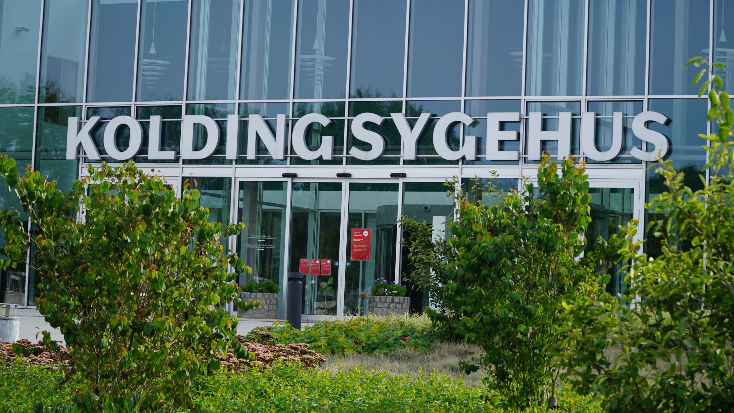 16-årig sigtet for vold mod politi og personale på Kolding Sygehus